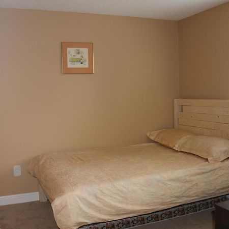 אוקוויל Quiet And Comfortable Homestay מראה חיצוני תמונה